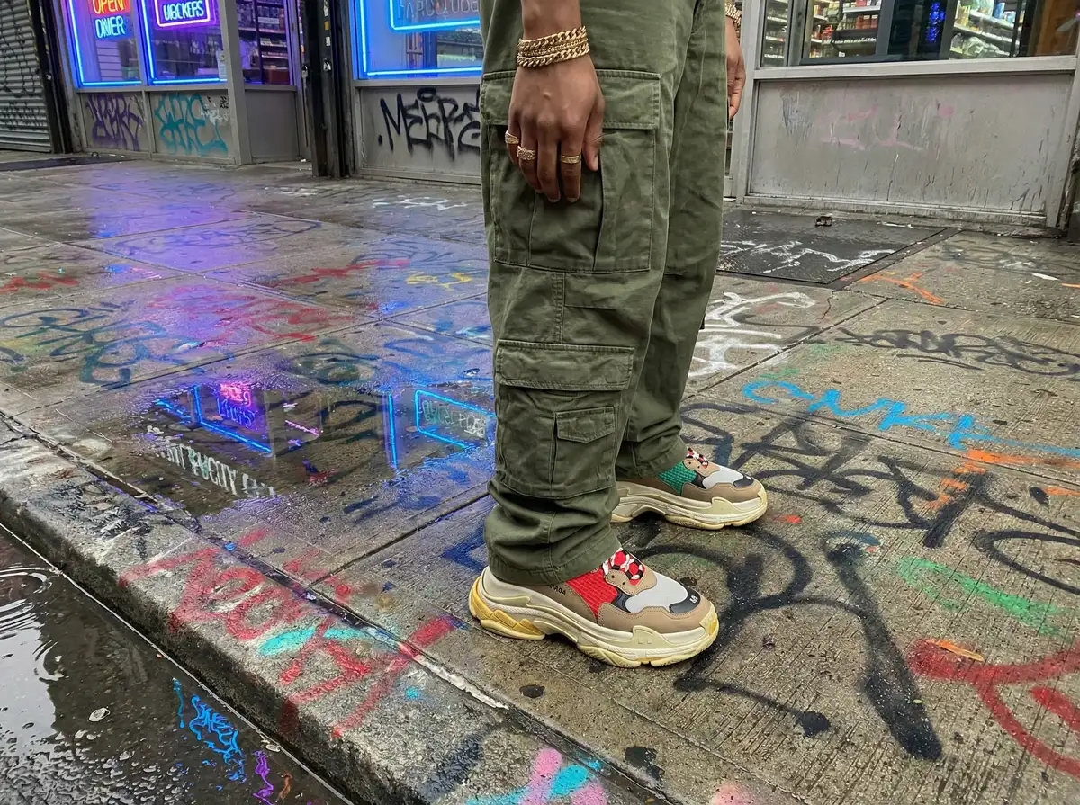 战神狂婿沈七夜 - 滑板鞋与街头穿搭细节